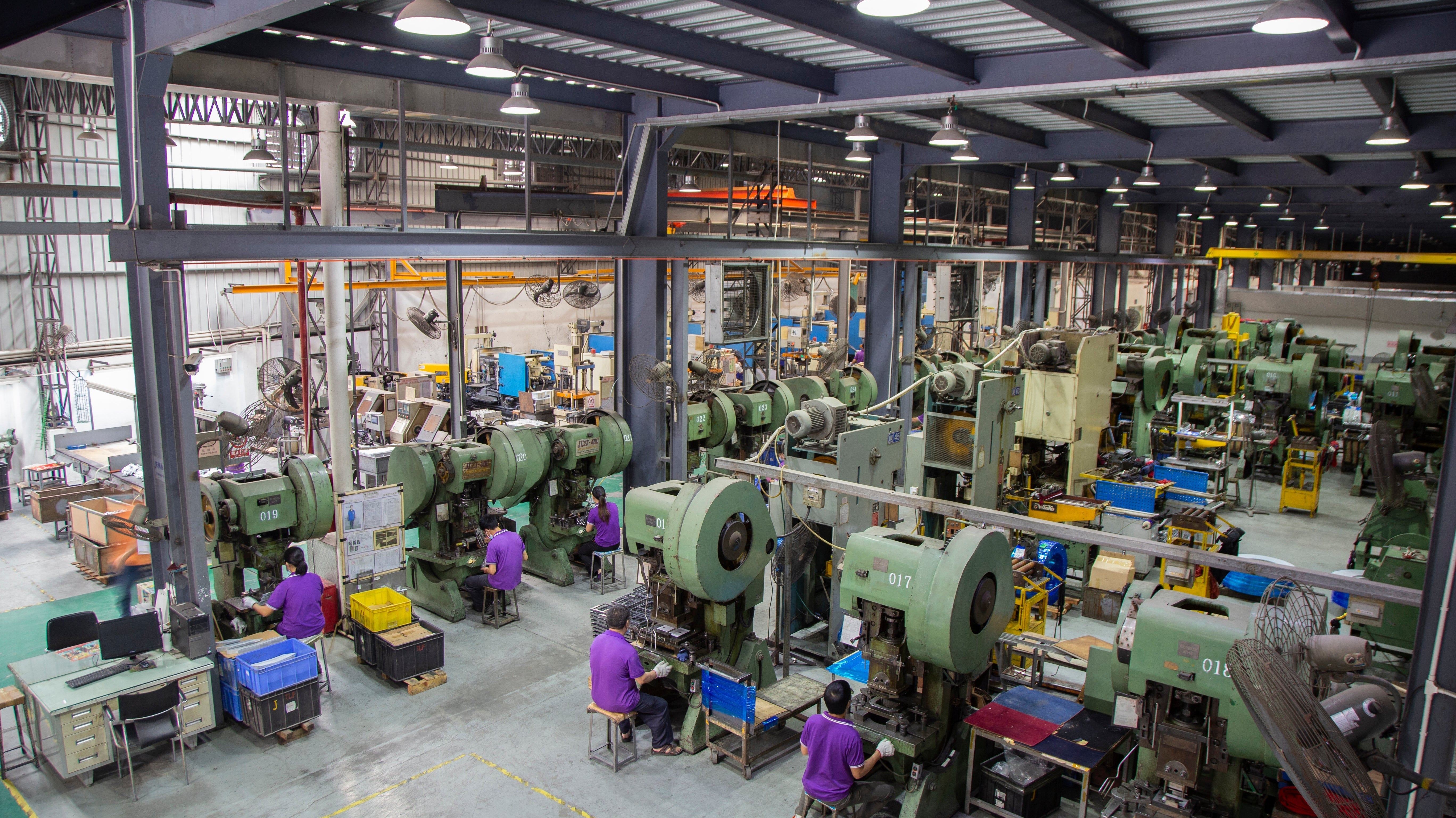 Winko metal giftware factory production floor in Guangzhou, China, showing post-Canton Fair manufacturing operations