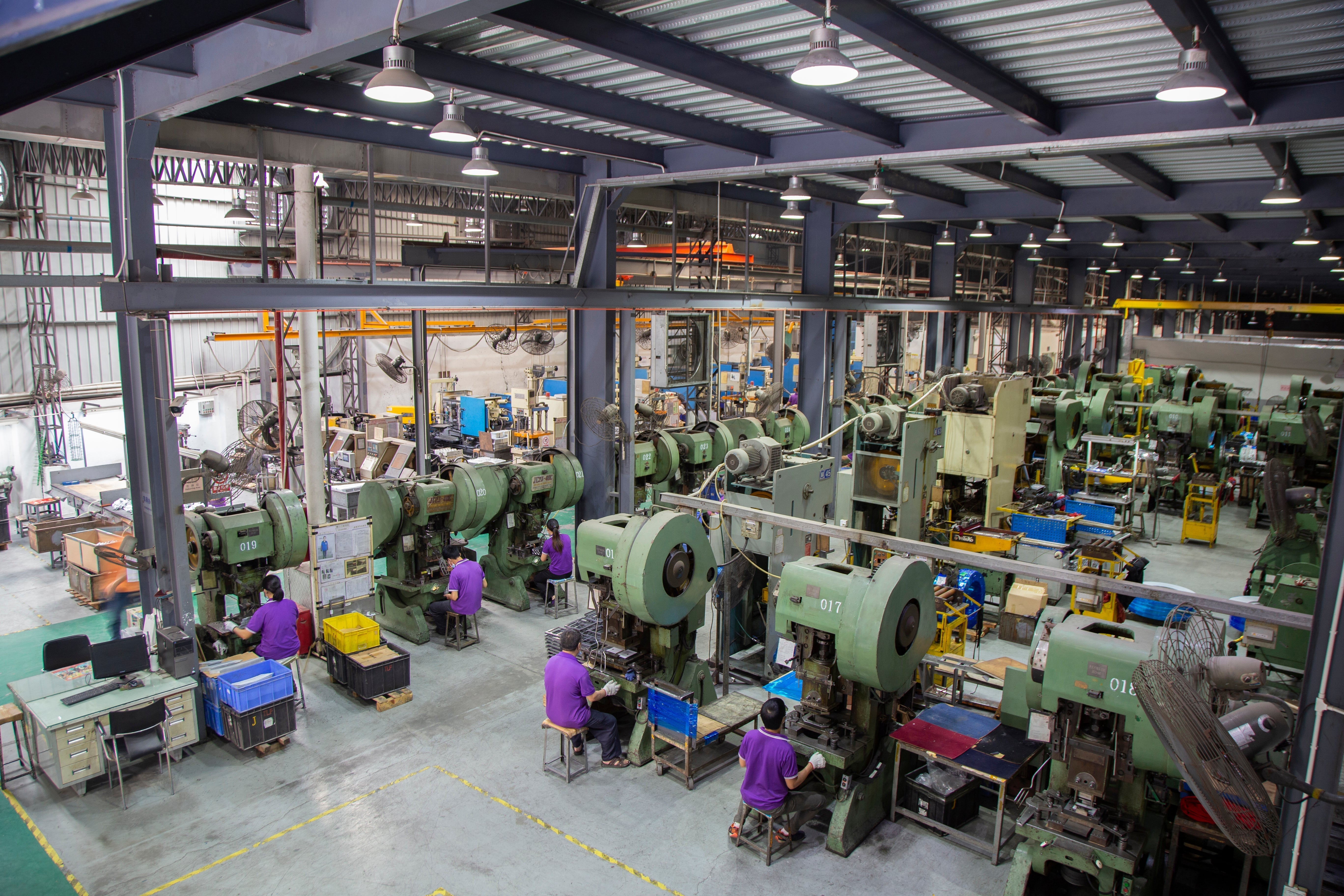 Winko metal giftware factory production floor in Guangzhou, China, showing post-Canton Fair manufacturing operations